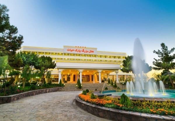 بزرگ پارک حیات